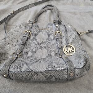 MICHAEL Michael Kors Gray Crossbody Bag with Elegant Snakeskin Print